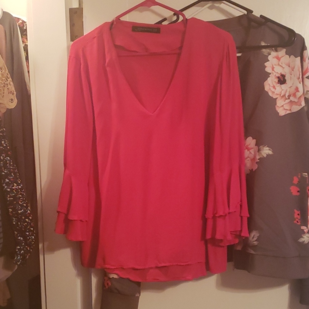 Red, three quarter sleeve length top